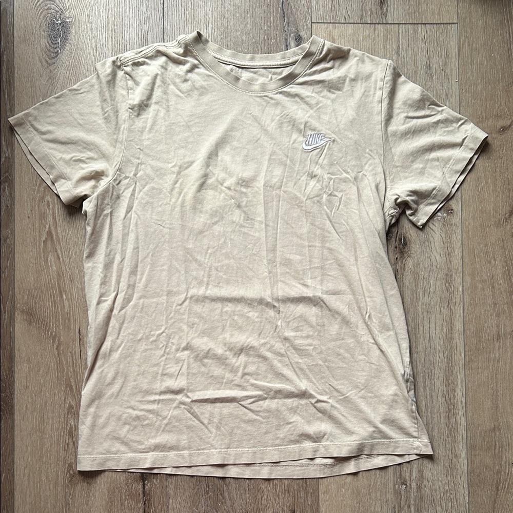 Nike Men's Tan T-Shirt